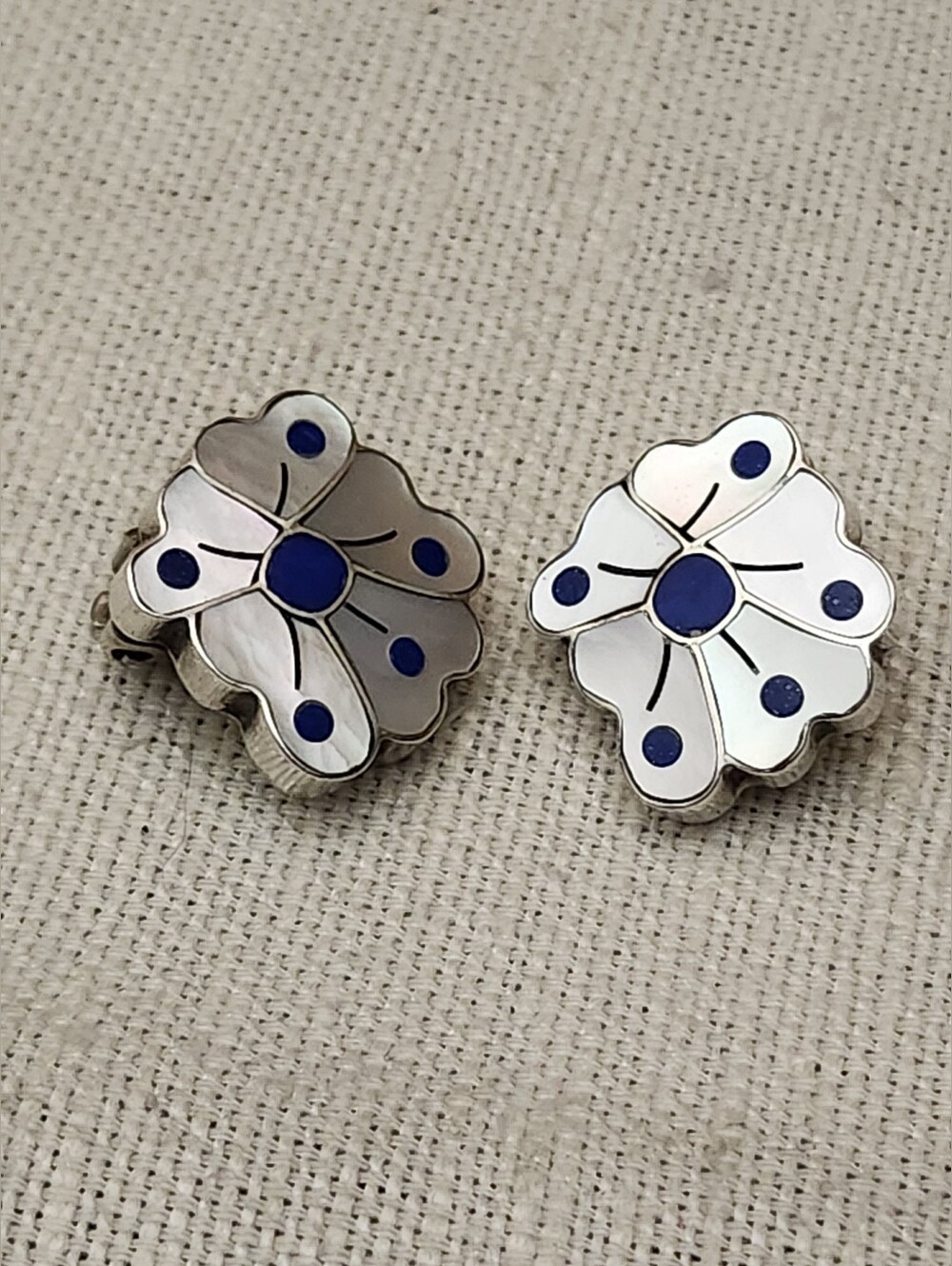 Vintage Signed Sonny Wallace Zuni Mother of Pearl Poppy Clip Earrings - Picture 4 of 11